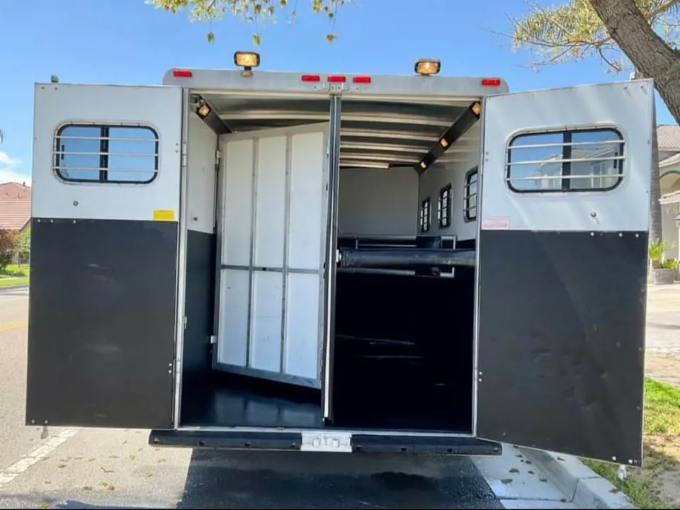 1999 Sundowner 3 Horse Trailer