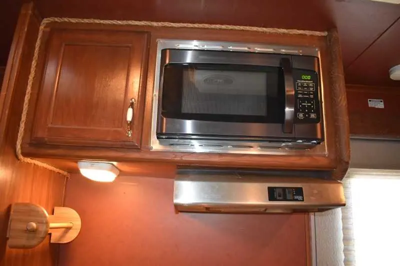 2006 Exiss 7407LQ 4 Horse Trailer with 7' Short Wall