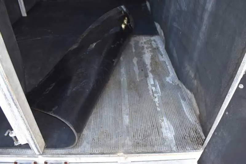 2006 Exiss 7407LQ 4 Horse Trailer with 7' Short Wall