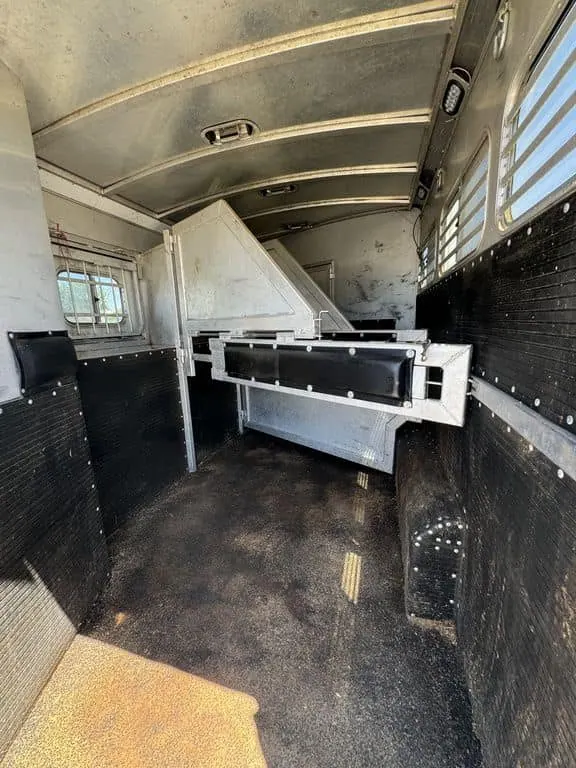 2007 Platinum Coach 3 Horse Living Quarter