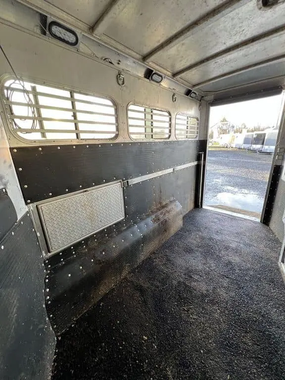 2007 Platinum Coach 3 Horse Living Quarter