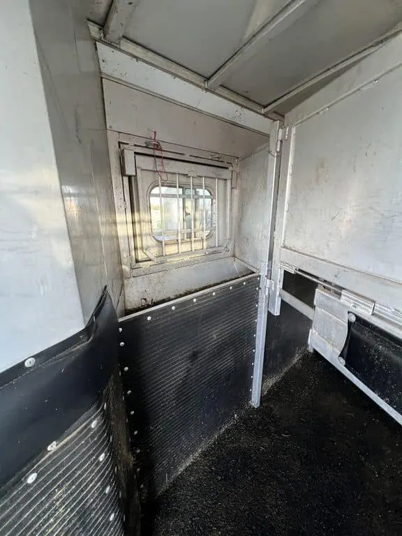 2007 Platinum Coach 3 Horse Living Quarter