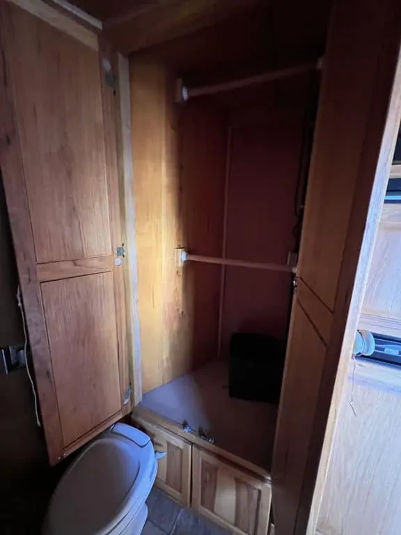 2007 Platinum Coach 3 Horse Living Quarter