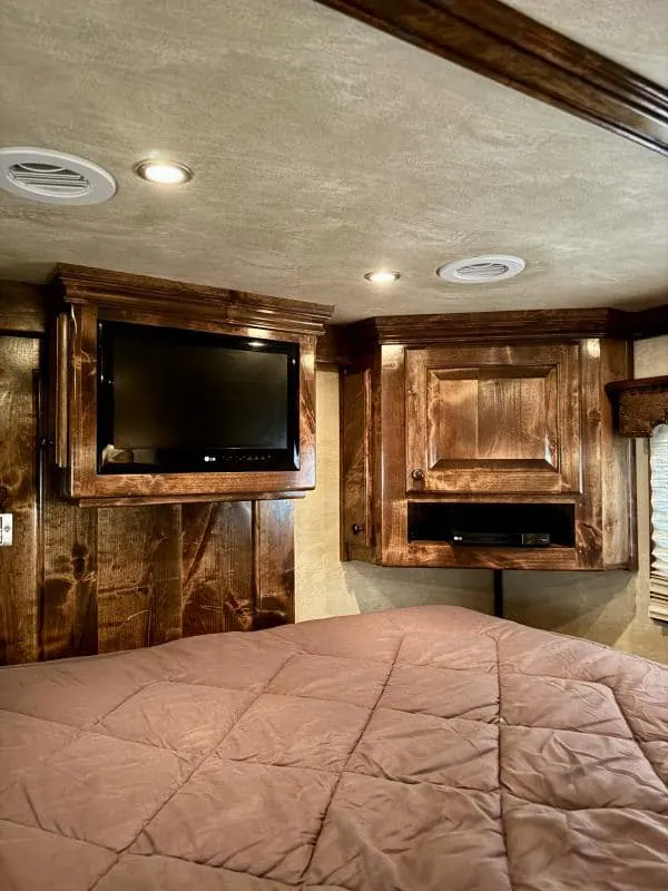 2011 Platinum Coach 4 Horse 15 SW Rear Load Horse Trailer