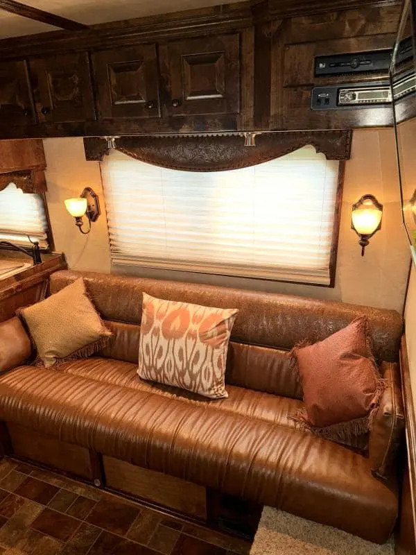 2011 Platinum Coach 4 Horse 15 SW Rear Load Horse Trailer