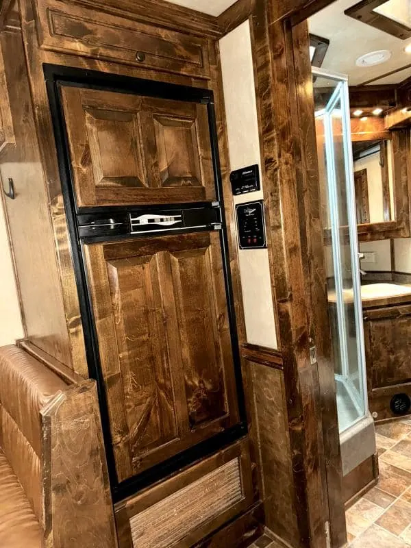 2011 Platinum Coach 4 Horse 15 SW Rear Load Horse Trailer