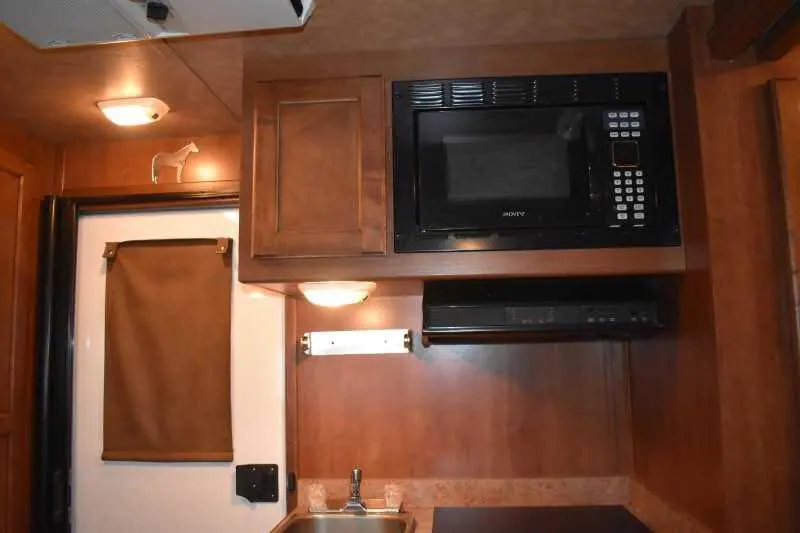 2014 Shadow 7208GLQ 2 Horse Trailer with 8' Short Wall