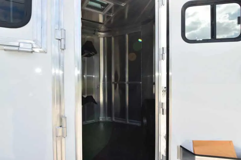 2018 Lakota 2HBPST 2 Horse Trailer