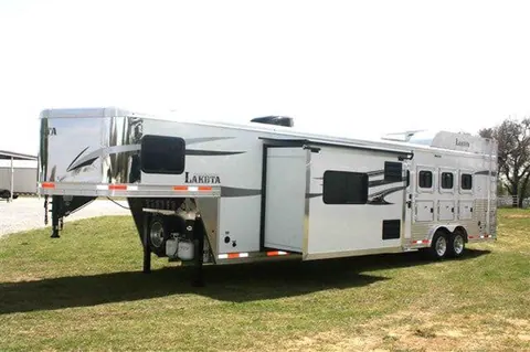 2019 Lakota Charger 4 Horse LQ with