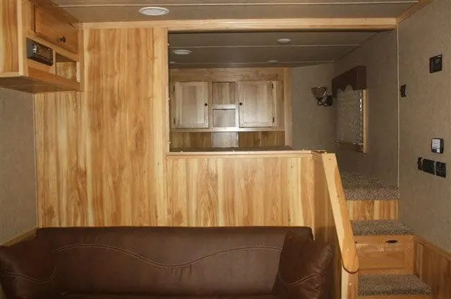 2019 Lakota Charger 4 Horse LQ with 15' Short Wall