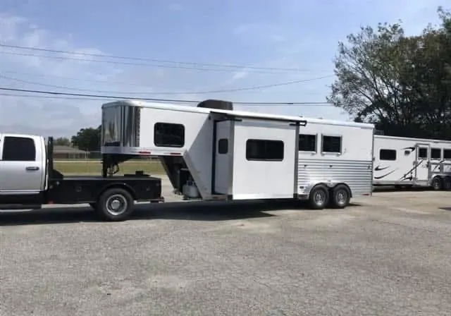 2020 Merhow 2H 9' LQ with Slide and Dinette