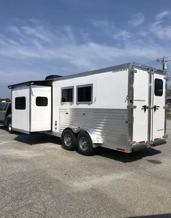 2020 Merhow 2H 9' LQ with Slide and Dinette