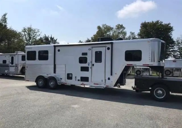 2020 Merhow 2H 9' LQ with Slide and Dinette