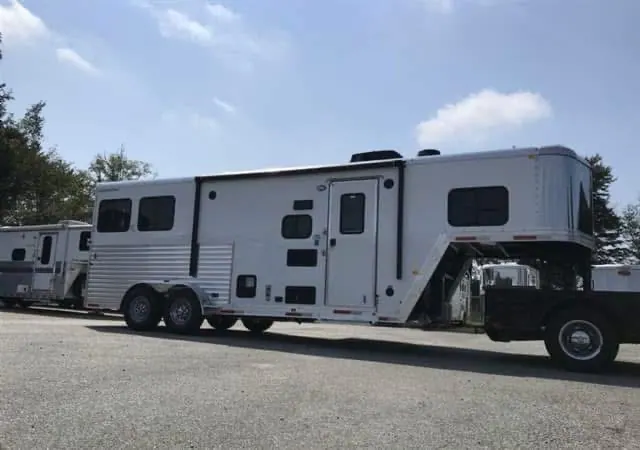 2020 Merhow 2H 9' LQ with Slide and Dinette