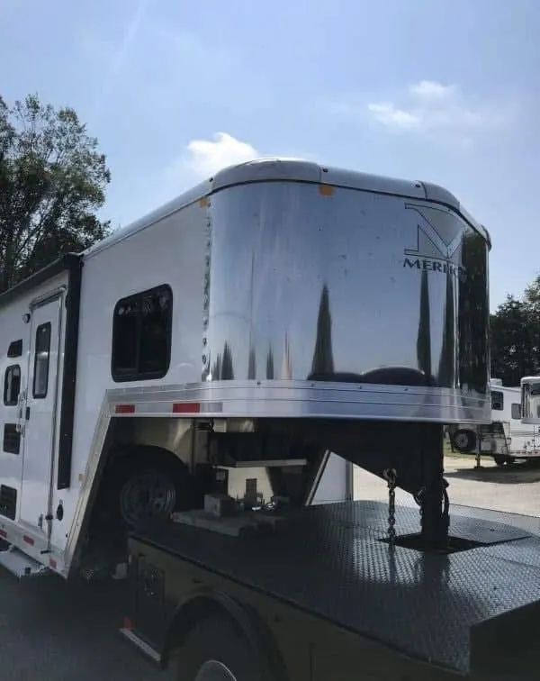 2020 Merhow 2H 9' LQ with Slide and Dinette