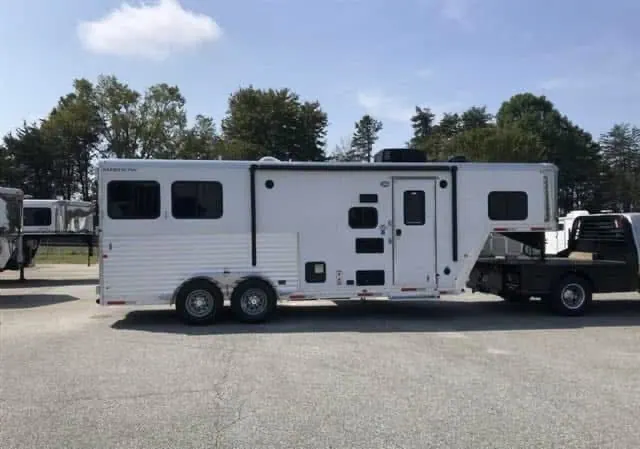 2020 Merhow 2H 9' LQ with Slide and Dinette
