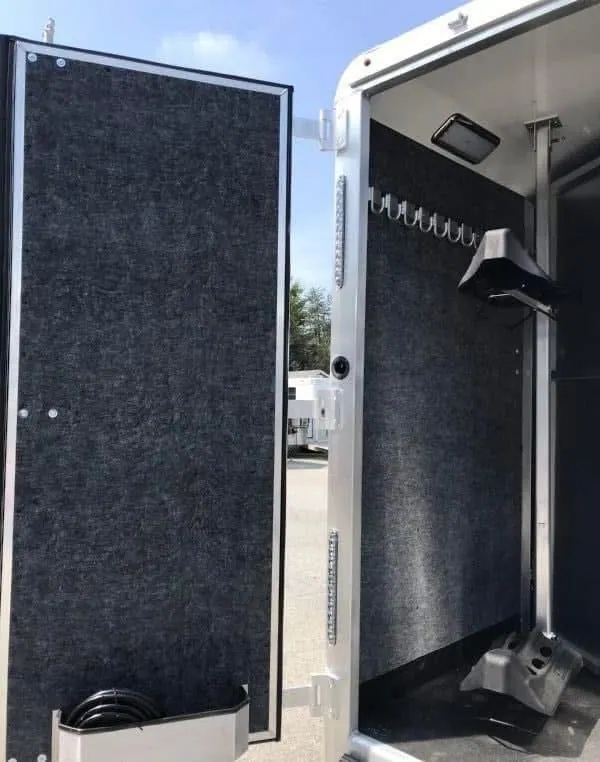 2020 Merhow 2H 9' LQ with Slide and Dinette