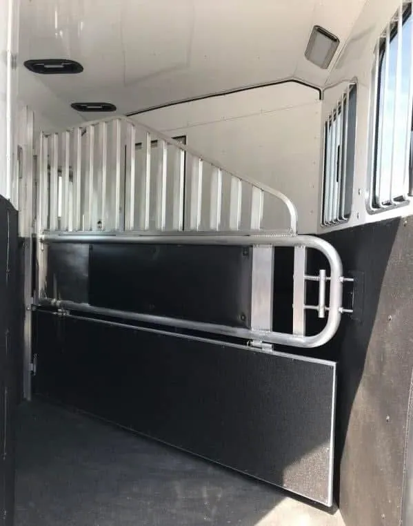 2020 Merhow 2H 9' LQ with Slide and Dinette
