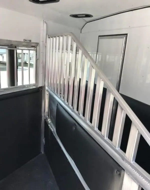 2020 Merhow 2H 9' LQ with Slide and Dinette