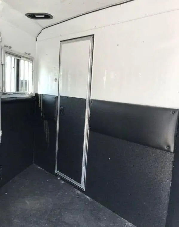 2020 Merhow 2H 9' LQ with Slide and Dinette