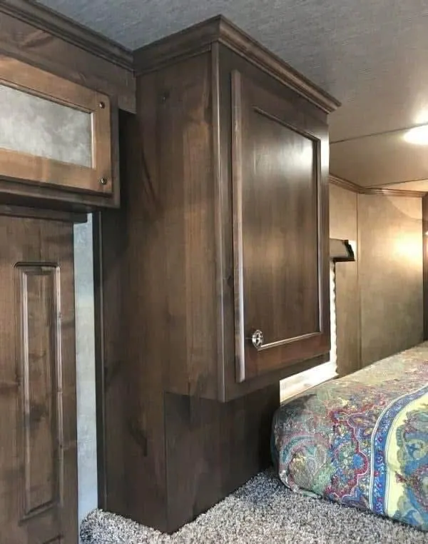 2020 Merhow 2H 9' LQ with Slide and Dinette