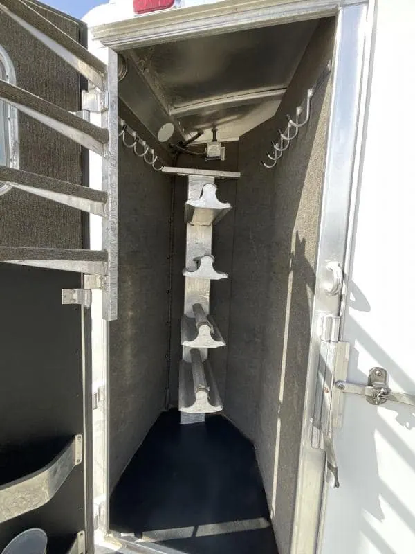 2008 4-Star Trailer 4 horse 12ft Outlaw LQ