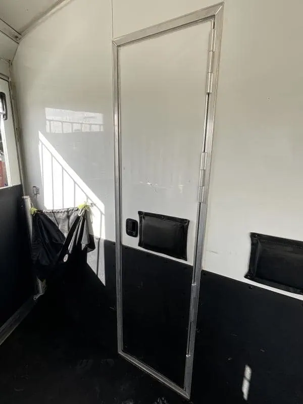 2008 4-Star Trailer 4 horse 12ft Outlaw LQ