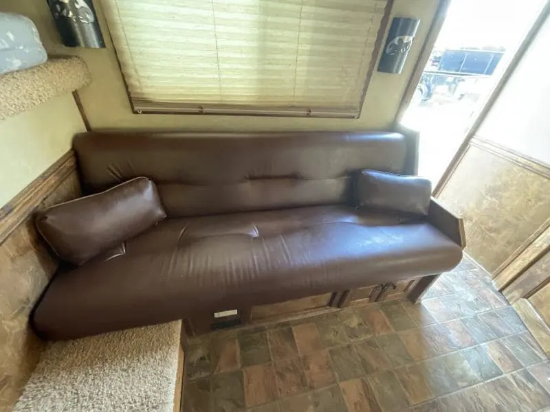 2008 4-Star Trailer 4 horse 12ft Outlaw LQ
