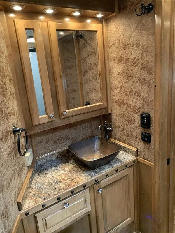 2014 4-Star 3 Horse Slant Living Quarters Outlaw Conversions