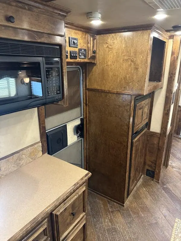 2007 4 Star 4 Horse 14' Outlaw LQ Slide Out