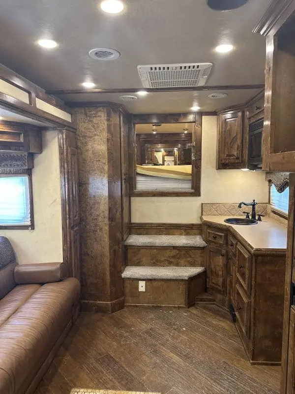 2007 4 Star 4 Horse 14' Outlaw LQ Slide Out