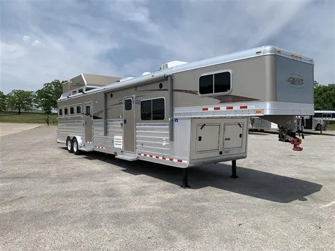 2014 4-Star 4 Horse Slant Living Quarters Outlaw Conversions