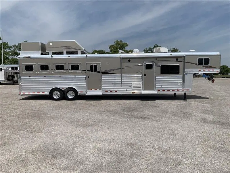 2014 4-Star 4 Horse Slant Living Quarters Outlaw Conversions