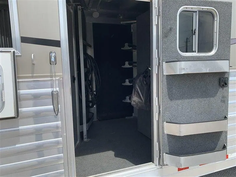 2014 4-Star 4 Horse Slant Living Quarters Outlaw Conversions