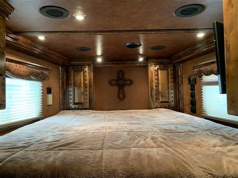 2014 4-Star 4 Horse Slant Living Quarters Outlaw Conversions