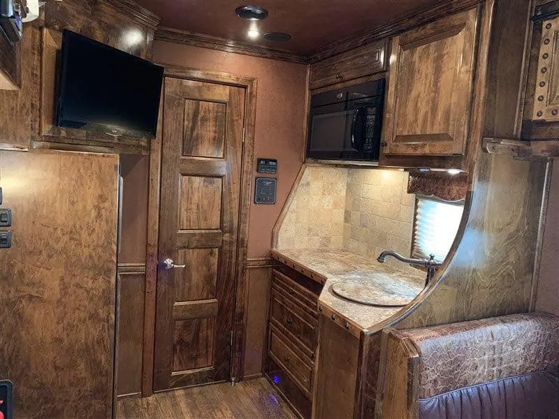 2014 4-Star 4 Horse Slant Living Quarters Outlaw Conversions