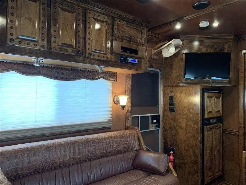 2014 4-Star 4 Horse Slant Living Quarters Outlaw Conversions