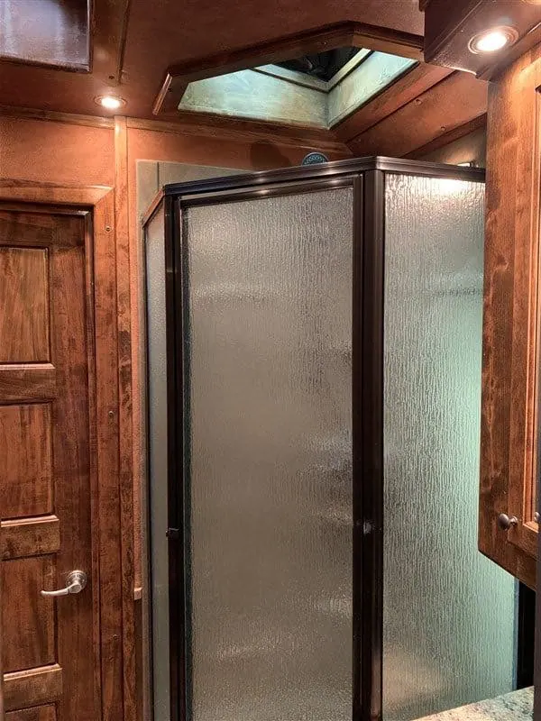 2014 4-Star 4 Horse Slant Living Quarters Outlaw Conversions