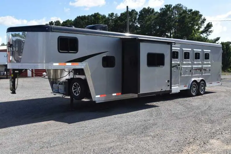 2022 Bison Desperado 8413BG 4 Horse Trailer with 13' Short Wall