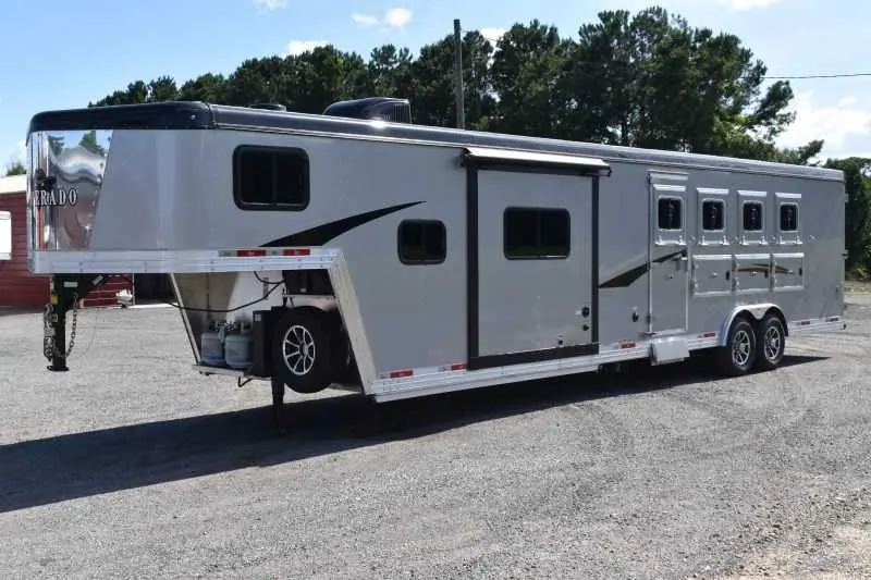 2022 Bison Desperado 8413BG 4 Horse Trailer with 13' Short Wall