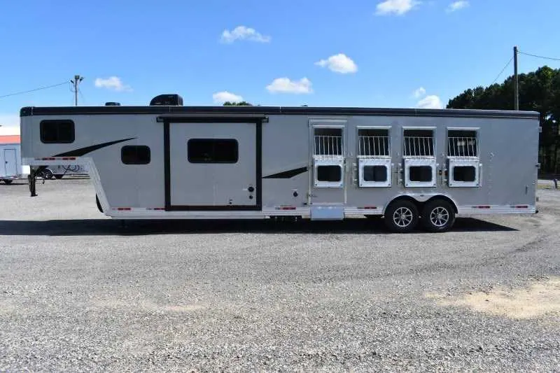 2022 Bison Desperado 8413BG 4 Horse Trailer with 13' Short Wall