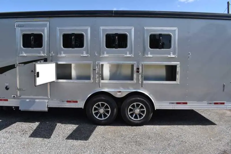 2022 Bison Desperado 8413BG 4 Horse Trailer with 13' Short Wall