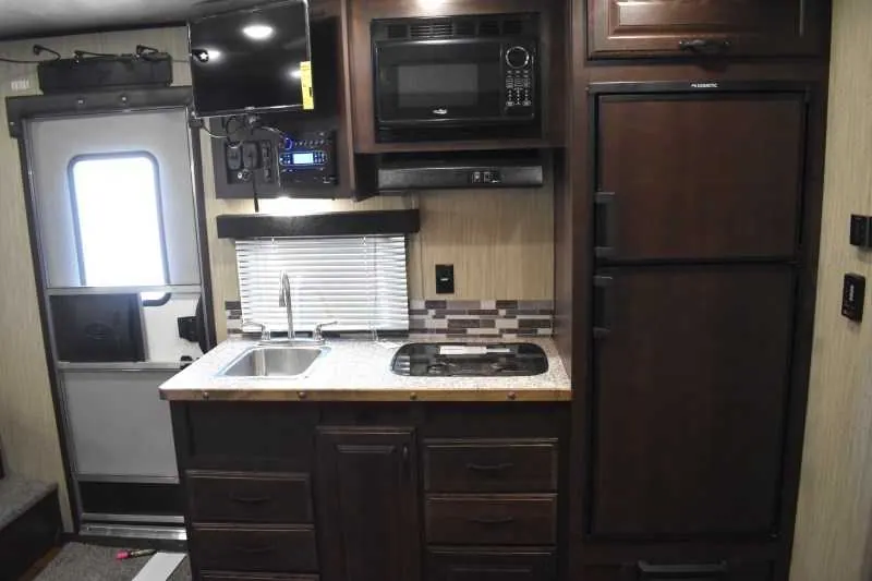 2022 Bison Desperado 8413BG 4 Horse Trailer with 13' Short Wall