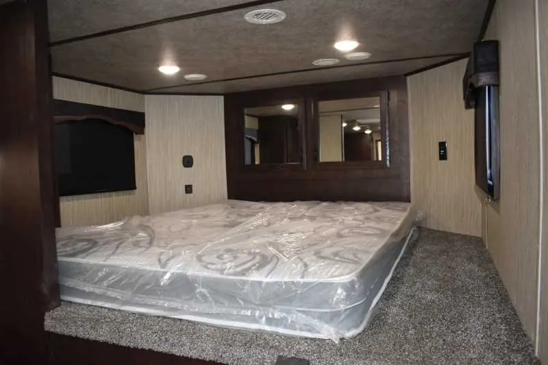2022 Bison Desperado 8413BG 4 Horse Trailer with 13' Short Wall