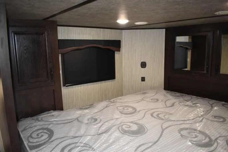 2022 Bison Desperado 8413BG 4 Horse Trailer with 13' Short Wall