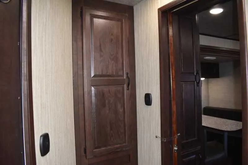 2022 Bison Desperado 8413BG 4 Horse Trailer with 13' Short Wall
