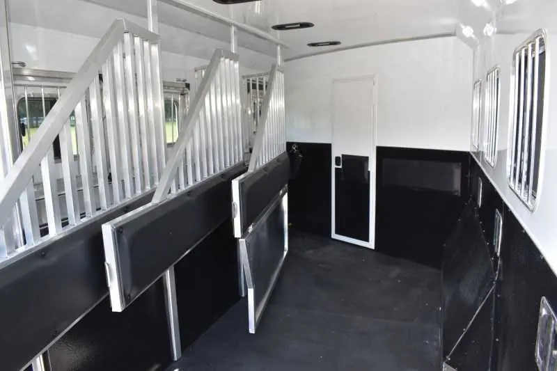 2022 Bison Desperado 8413BG 4 Horse Trailer with 13' Short Wall