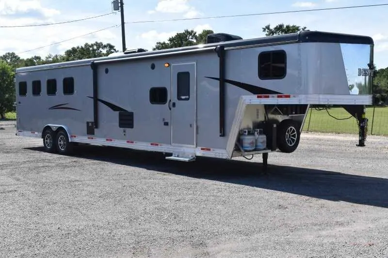 2022 Bison Desperado 8413BG 4 Horse Trailer with 13' Short Wall