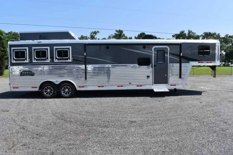 2020 Bison Laredo 3 Horse Trailer with 11' Short Wall