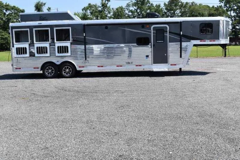 2020 Bison Laredo 3 Horse Trailer with 11' Short Wall